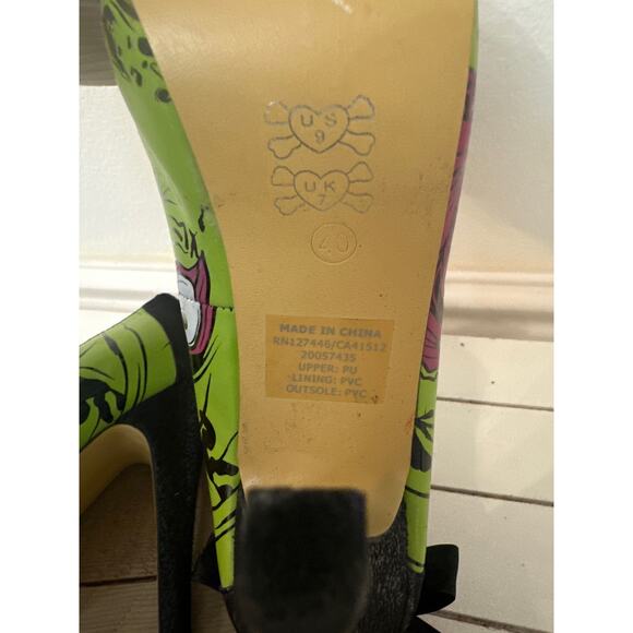 Edgy Green and Black Peep-Toe Heels - Picture 8 of 9